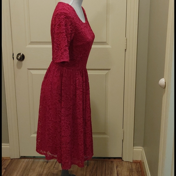 Red dress - Picture 2 of 9